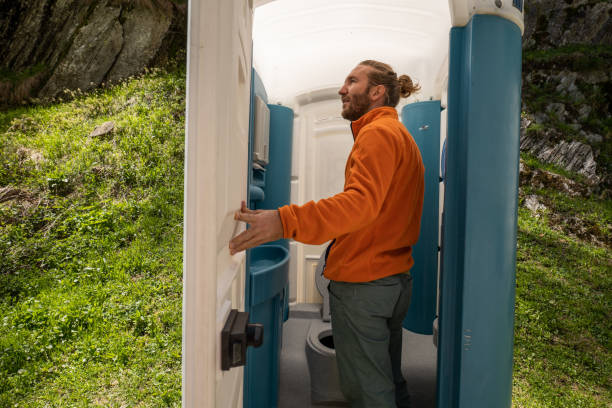 Best Portable restroom trailer rental  in Edmundson, MO